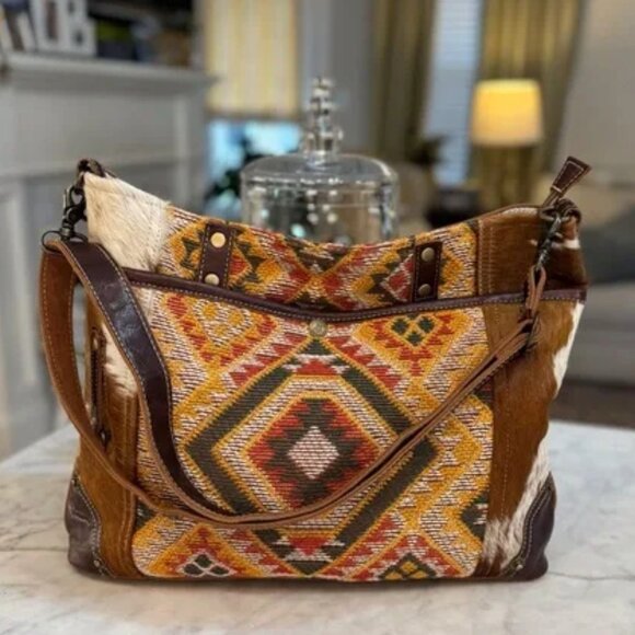 Myra | Western Tote - Picture 2 of 7